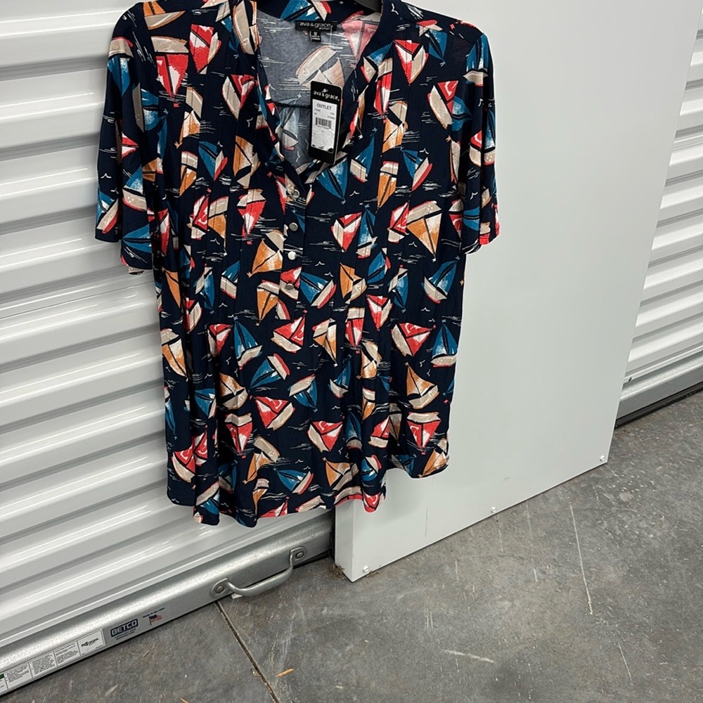NWT Ava & Grace Woman Multicolor Geometric Blouse Sailboat Pleated Round Hem 1X